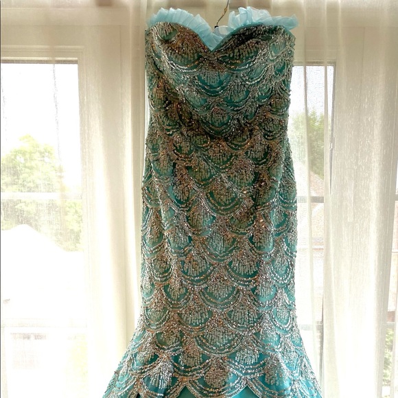 Sherri Hill SEQUIN EVENING GOWN - Picture 3 of 6